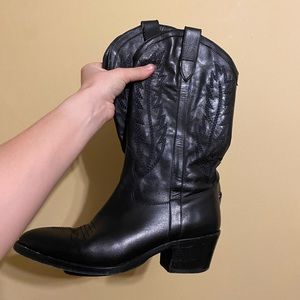 Vero Cuoio Cowboy Boots 🖤